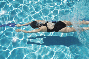 Can swimming make your hip flexors tight?