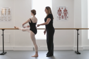 What causes clicky hips
